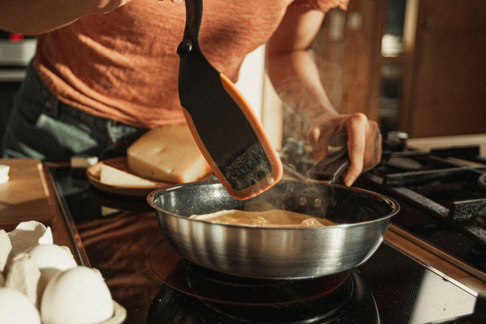 Patelnia FISKARS 1072249 20 cm trójwastwowe dno