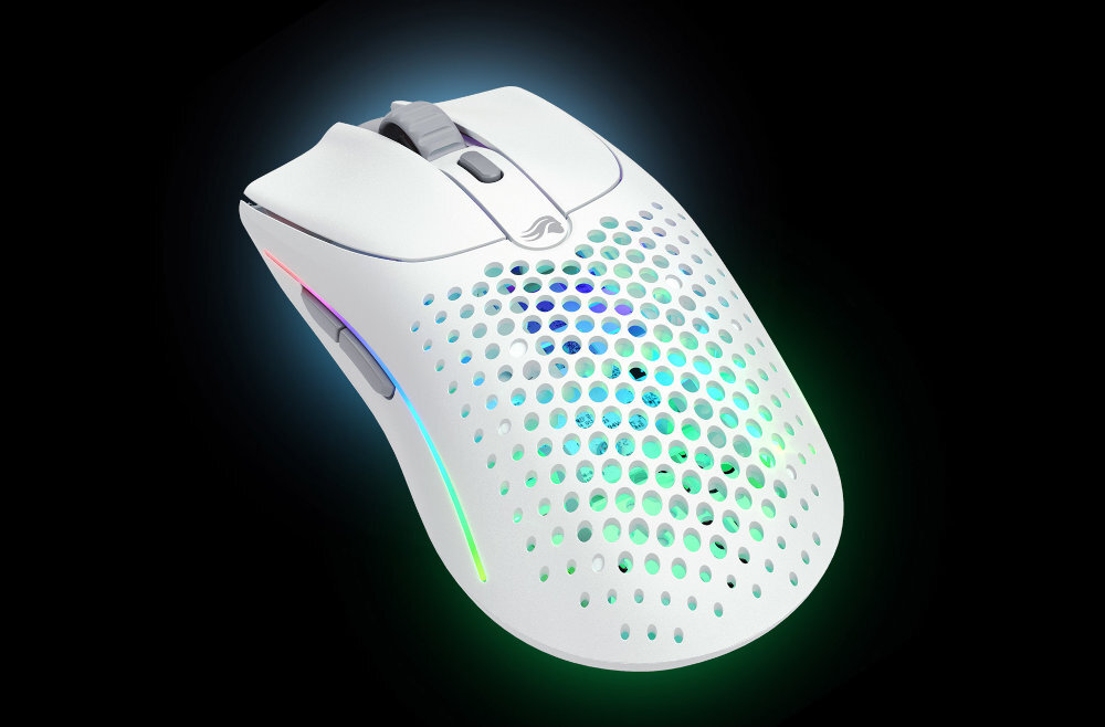 GLORIOUS Model O 2 Dzielona konstrukcja przycisków przełącznikami Glorious Switches 80 milionów kliknięć - na czarnym tle pokazana pod kątem od góry