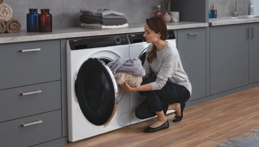 HAIER HW90G-B14979TU1S wstrzymanie pranie pauza bęben dorzucanie element garderoba