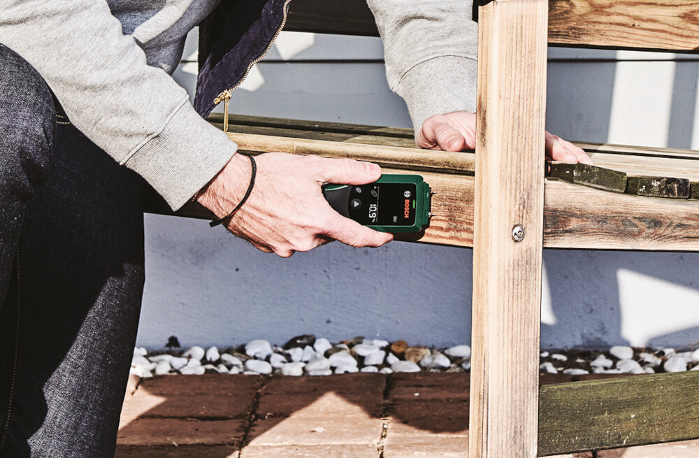 Wilgotnościomierz BOSCH Universal Humid 06036880Z0 precyzyjny pomiar wilgotnosci trojkolorowa dioda LED