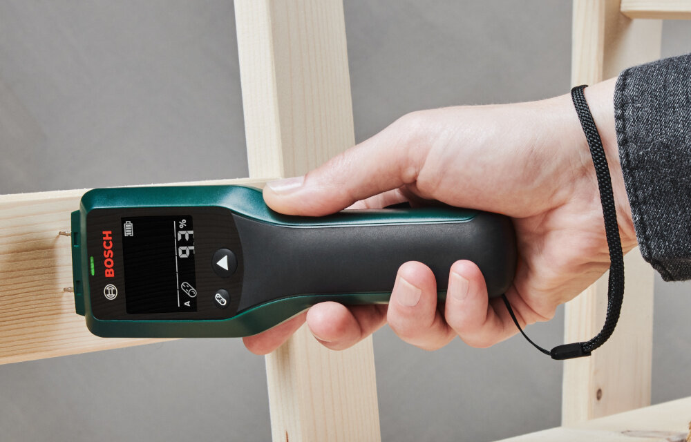 Wilgotnościomierz BOSCH Universal Humid 06036880Z0 obudowa w ponad 80% z recyklingu wymiary 187 x 56 x 44 mm waga 0,160 kg opaska na nadgarstek