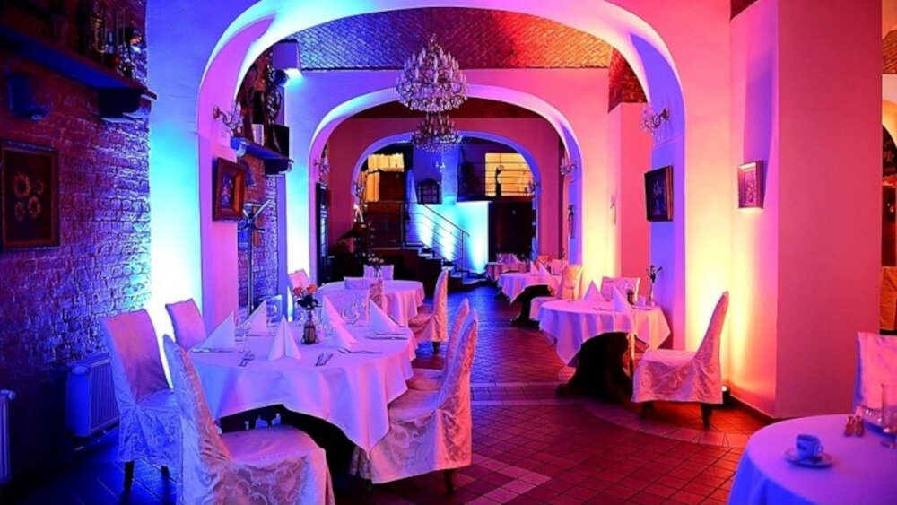 Reflektor LIGHT4ME TRI Par 8x9W MKII - wykonanie