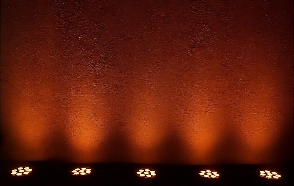 Reflektor LIGHT4ME Penta Par 8 x 12W RGBWA LED Slim moc diody kolory efekty