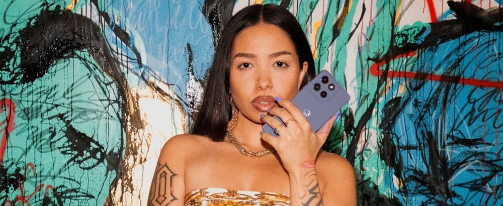 Smartfon MOTOROLA Moto G86 smukły i lekki design smukły i lekki design w kolorach opracowanych przez ekspertów Pantone Miękka, luksusowa tekstura luksus wygląd