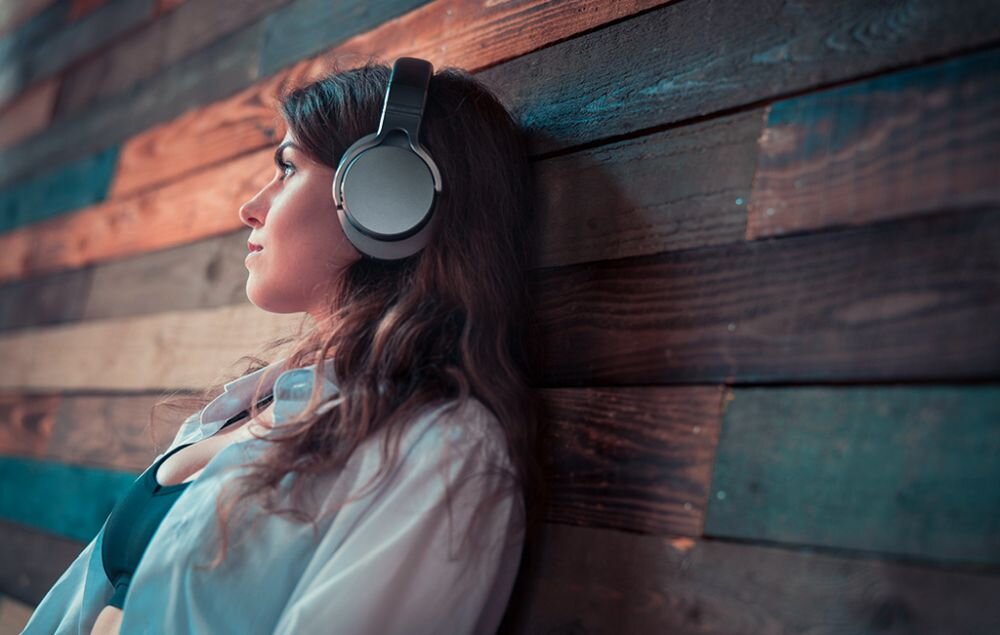 Czytnik E-Booków INKBOOK Calypso Plus ekran rozdzielczość bateria obudowa wielkość przekątna matryca pojemność książki ebooki złącza porty ładowanie łączność rozmiar wielkość 