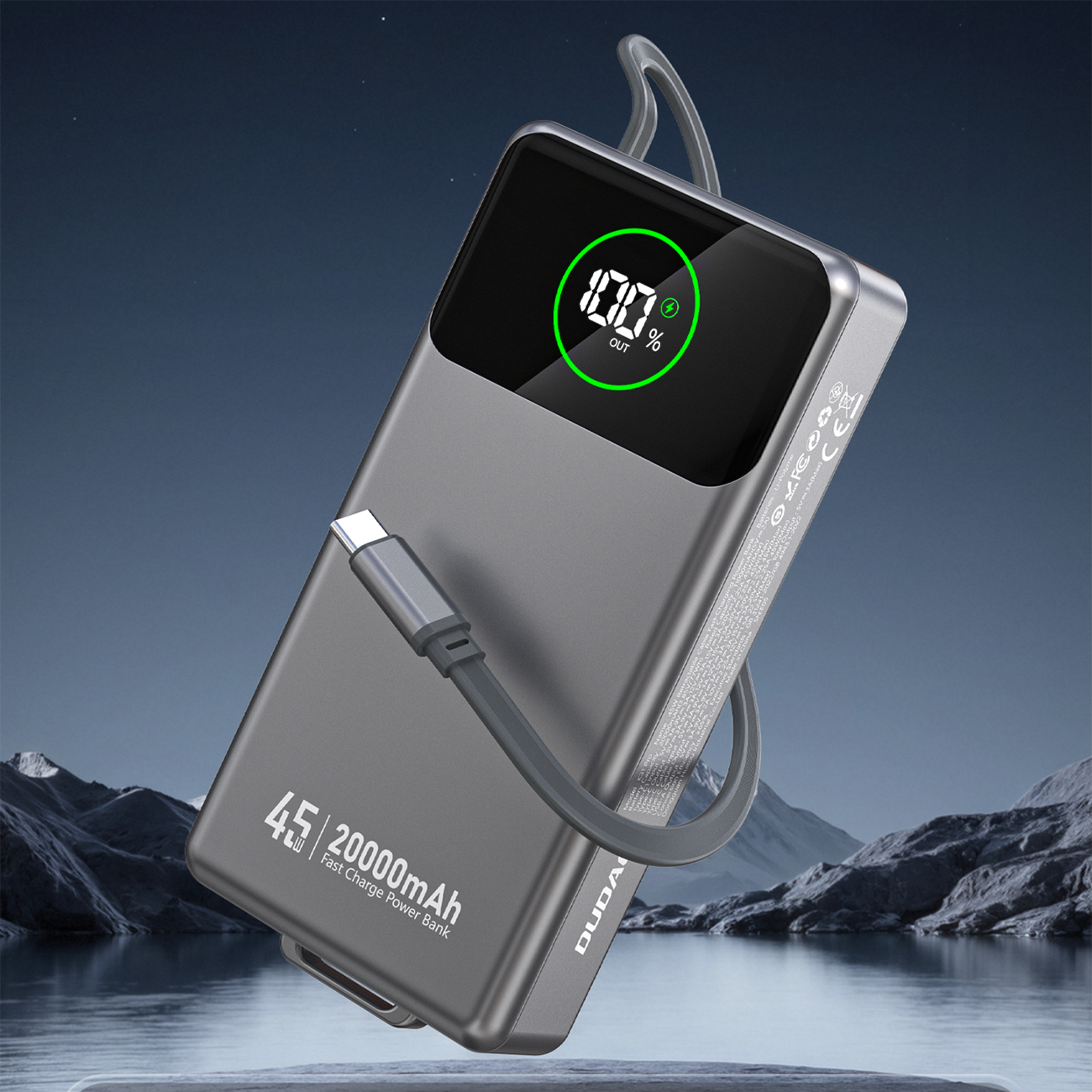 Szary powerbank z wyświetlaczem pokazującym 0% oraz wbudowanym zwijanym kablem USB-C. Na obudowie widoczny jest napis \'45W 20000mAh Fast Charge Power Bank\'.
