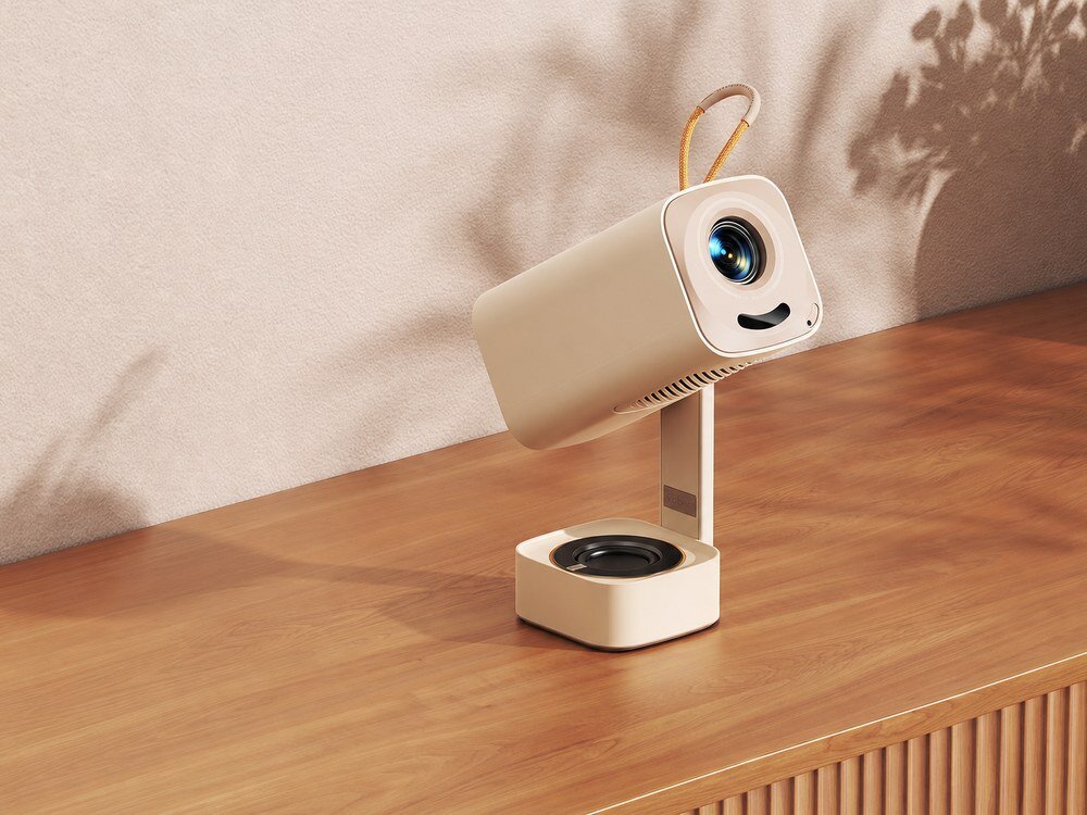Projektor YABER T1 Pro Full HD 1080p z wyraźnym obrazem i automatycznym ustawianiem, projektor stojący na drewnianym blacie w pomieszczeniu