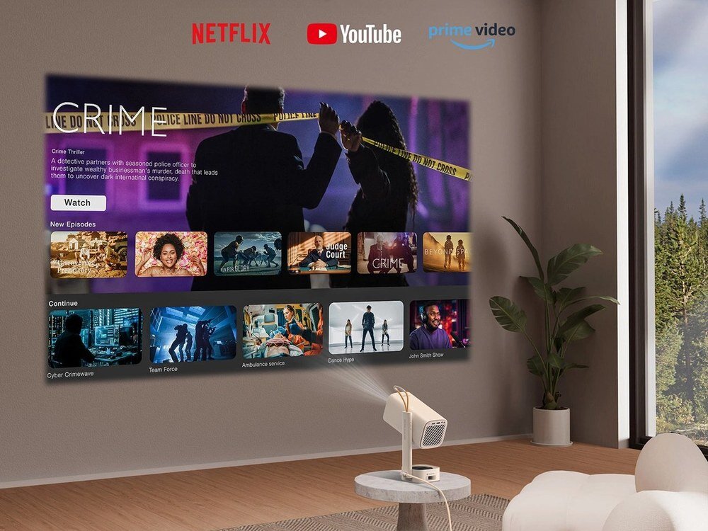 Projektor YABER T1 Pro Smart OS WiFi 6 Netflix YouTube dźwięk TurboSonic 8 W i oświetlenie 20-100%, projuektor stojący na stoliku wyświetlający obraz na ścianie