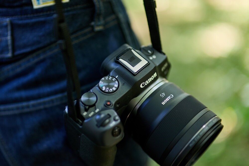 Obiektyw CANON RF 45 mm f-1.2 STM słabe światło jasna przysłona 9 listków