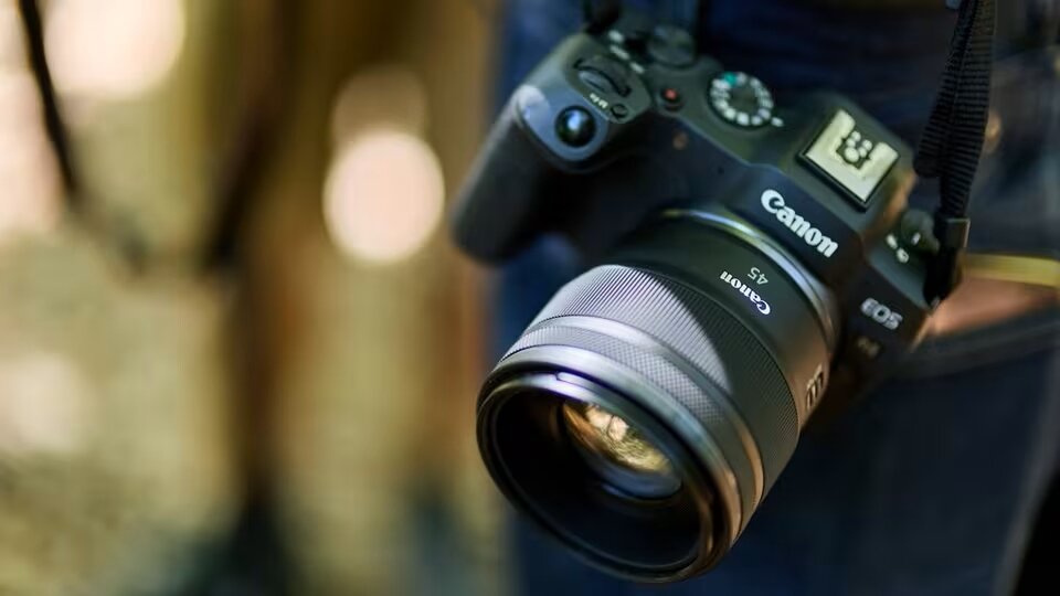 Obiektyw CANON RF 45 mm f-1.2 STM solidna konstrukcja powłoka Super Spectra 67 mm