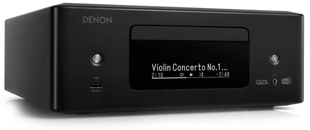 Czarny amplituner stereo z wyświetlaczem pokazującym tekst \'Violin Concerto No.1\'. Na obudowie widoczne są logo \'DENON\', \'CEOL\' i \'dab+.\'