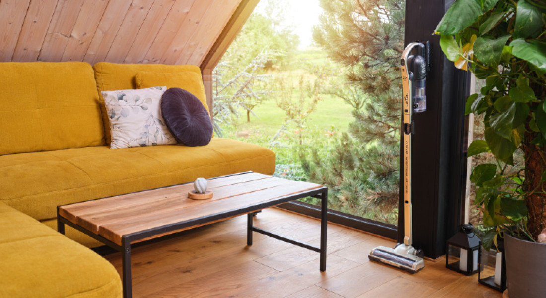 Odkurzacz ETA Gold Power 1212 90000 2w1 Akcesoria gotowe na wszystkie wyzwania praktyczne akcesoria od długiej ssawki szczelinowej po ssawkę do tapicerki z włosiem Uchwyt ścienny wygodne przechowywanie zabezpieczenia przed przegrzaniem bezpieczne użytkowanie