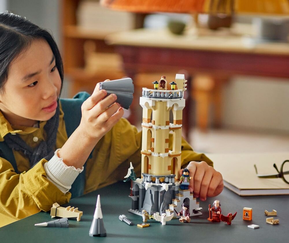 LEGO 76430 Harry Potter Sowiarnia w Hogwarcie posąg sowy