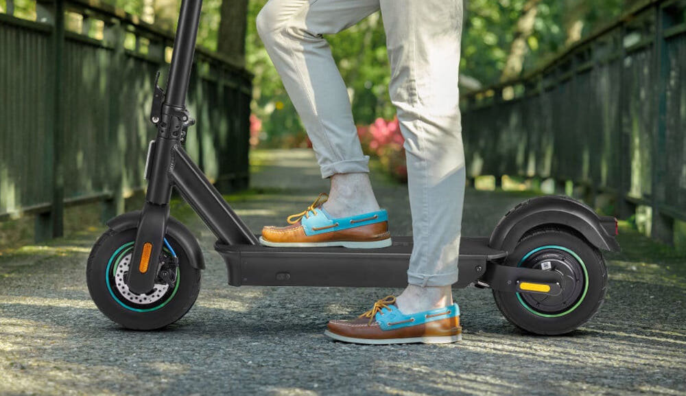 Hulajnoga elektryczna ACER PREDATOR Advance Czarny cztery tryby jazdy tryb SPORT zastrzyk mocy do pokonywania podjazdow tryb spacerowy do 6 km/h trb dojazdu do pracy do 10 km/h tryb szybki do 20 km/h