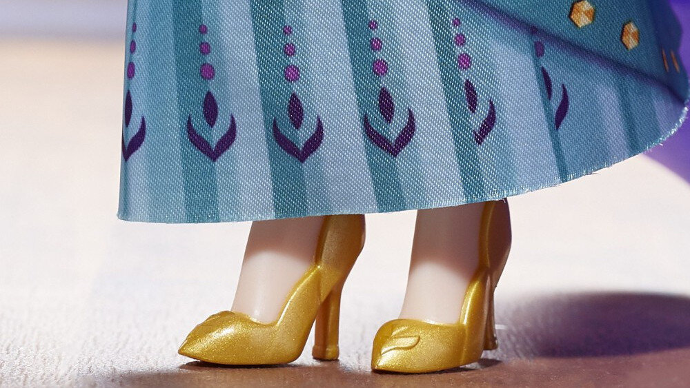 Lalka HASBRO Disney Kraina Lodu 2 Królowa Anna  - wykonanie