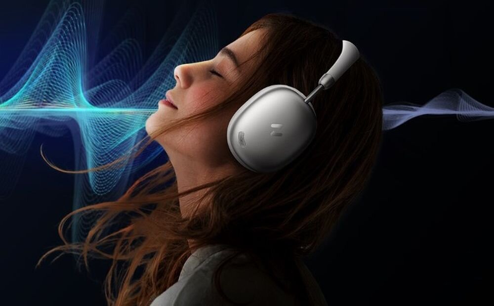 Słuchawki nauszne HAVIT Space S1 ANC szybkie ładowanie USB-C 2 godziny, osoba z założonymi sluchawkami nausznymi