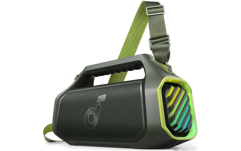 Głośnik mobilny SOUNDCORE Boom 2 Plus z wytrzymałą obudową i uchwytem do przenoszenia, głośnik po skosie na białym tle