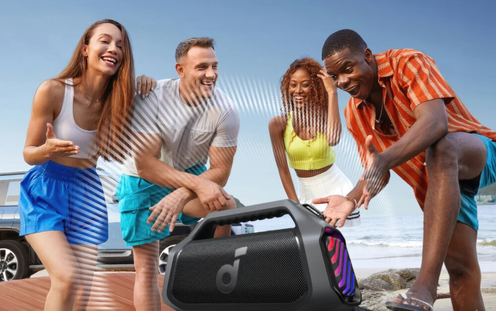 Głośnik mobilny SOUNDCORE Boom 2 Plus z akumulatorem 7500 mAh i 20 godzinami pracy, osoby pochylające się nad głośnikiem