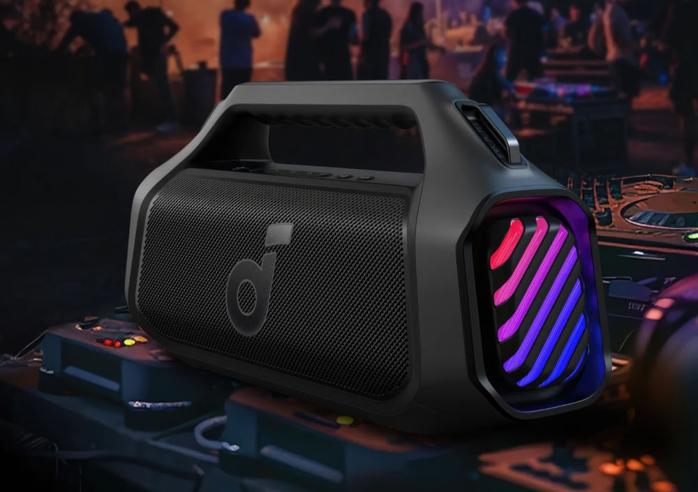 Głośnik mobilny SOUNDCORE Boom 2 Plus z korektorem dźwięku w aplikacji, głośnik postawiony na mikserze dj