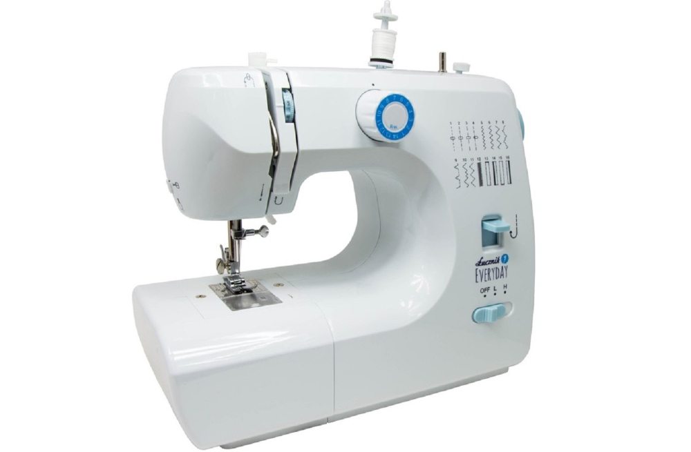 Maszyna do szycia LUCZNIK Everyday rozrusznik nozny sterowanie zasilanie ladowarka RC moc 70 W predkosc 450 obrotow na minute