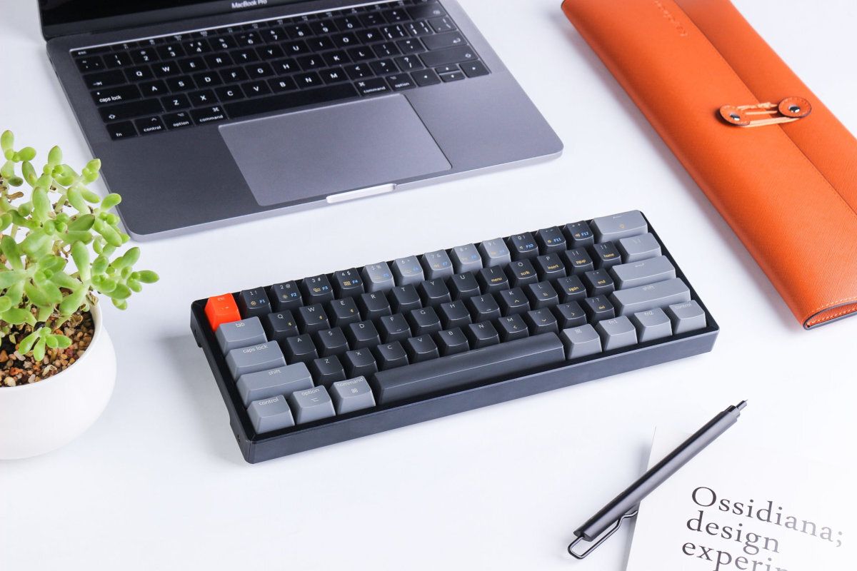 Keychron K12 wytrzymałej aluminiowej obudowie trwałość z estetycznym wyglądem chroni wnętrze klawiatury przed uszkodzeniami - klawiatura na blacie