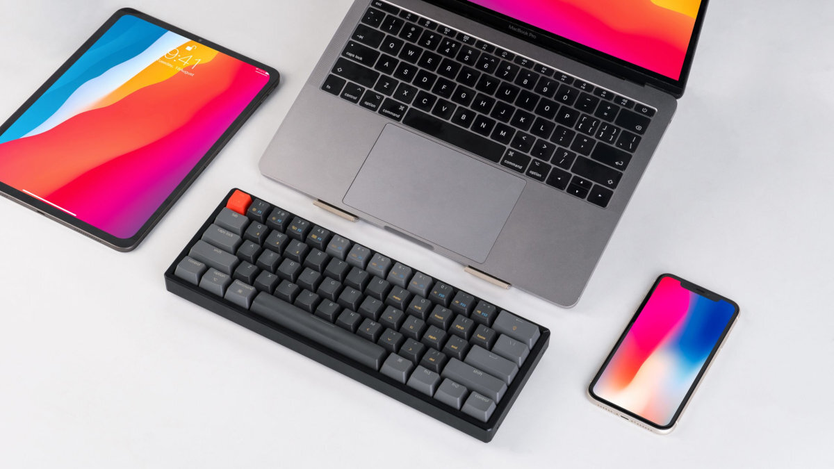 Keychron K12 Keychron K12 jednoczesne połączenie z trzema urządzeniami Bluetooth 5.1 szybkie przełączanie między laptopem, tabletem i telefonem połączenia przewodowego przez USB-C - klawiatura obok laptopa. tabletu i smartfona