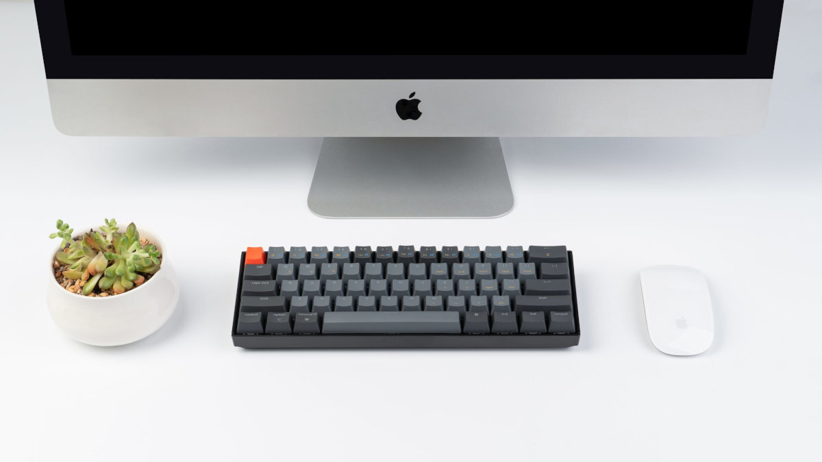 KEYCHRON K12 baterię o pojemności 4000 mAh 240 godzin (bez podświetlenia, 72h z podświetleniem) - klawiatura na biurku