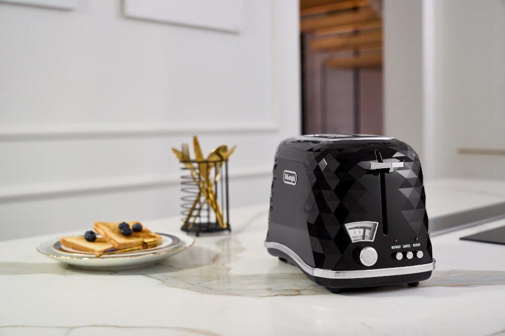 Toster DELONGHI Brillante CTJ 2103.BK 6-stopniowa kontrola zalety kontrola brązowienia funkcja rozmrażania funkcja ponownego podgrzewania