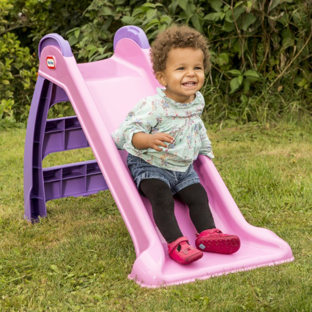 Zjeżdżalnia LITTLE TIKES Moja Pierwsza Zjeżdżalnia 172410PE3 Różowo-fioletowy montaz na zatrzask prosty montaz i demontaz dlugosc okolo 150 cm dlugosc slizgu 95 cm niski prowfil wysokosc okolo 70 cm bezpieczna zabawa