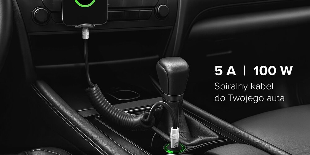 Damskie dłonie podłączają telefon  kablem Newell USB-C - USB-C 100 W, 1,5m do ładowarki.