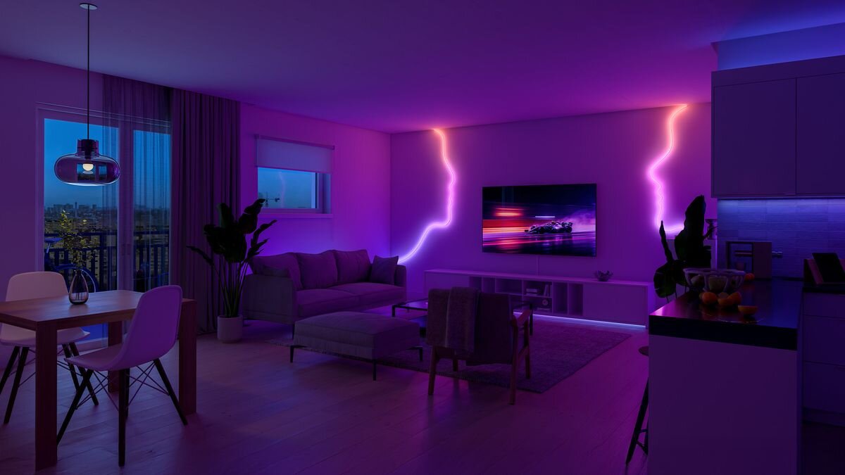 Taśma LED PHILIPS HUE Essential Neon Flex 929004295101 5 m Bluetooth, Głos, asystent, sterowanie, komendy, Salon z kuchnią i fioletowymi neonami w kształcie profili twarzy.
