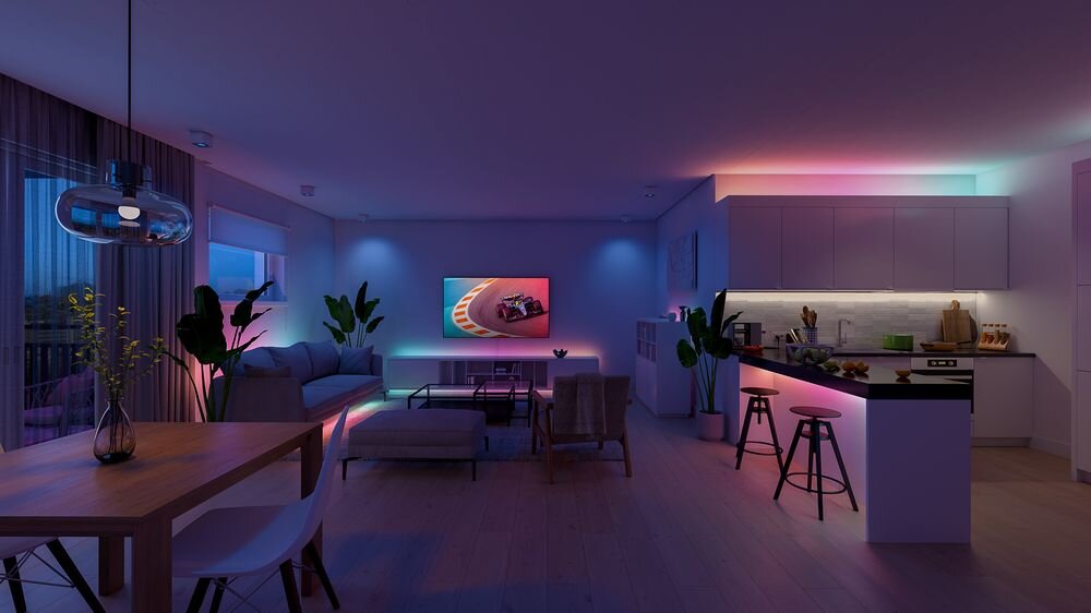 Taśma LED PHILIPS HUE Essential Neon Flex 929004295101 5 m Bluetooth, mostek, automatyzacja, synchronizacja, możliwości, Nastrojowe światło konturowe w salonie z TV.