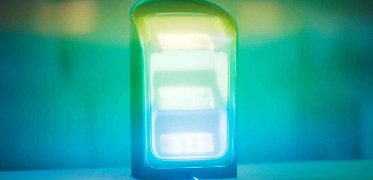 Lampa PHILIPS HUE Play 929004236301 (2 szt.), ścienny, ergonomiczne, ColorCast, intensywne, zbliżenie na lampę hue