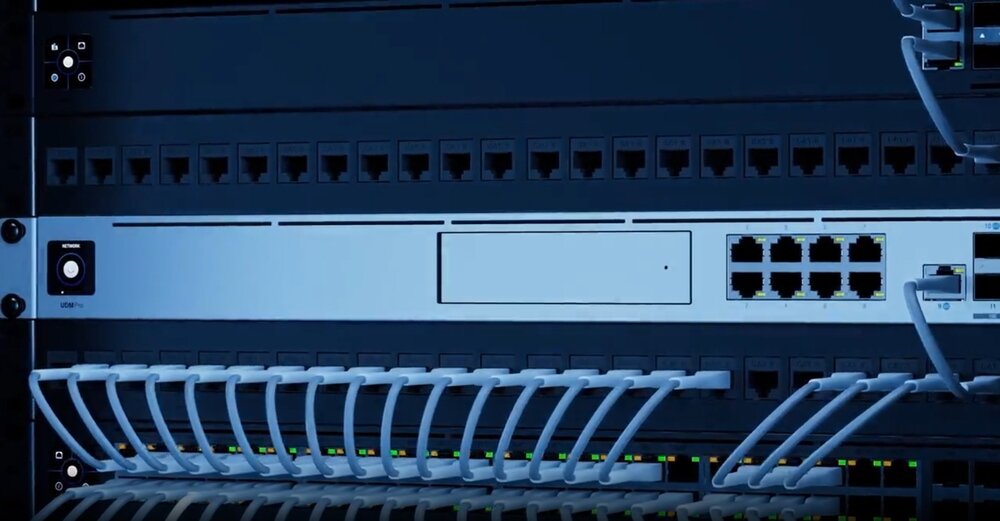 Switch UBIQUITI UDM-PRO  interfejsy 