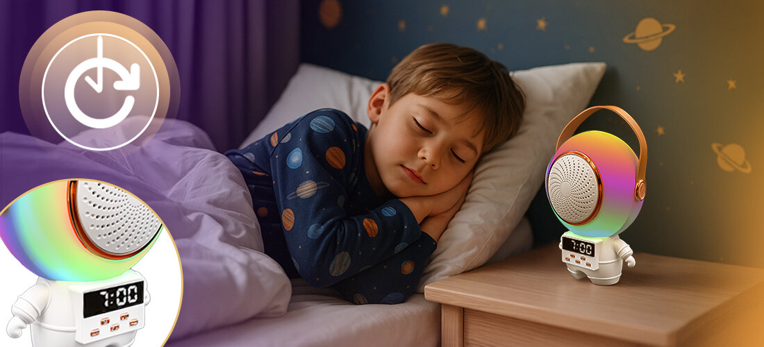 Zestaw Karaoke MUSICMATE SC90 KaraoNaut — oświetlenie LED reagujące na muzykę, sceniczna atmosfera, dziecko śpiące w łóżku, głośnik sotjący na szafce nocnej