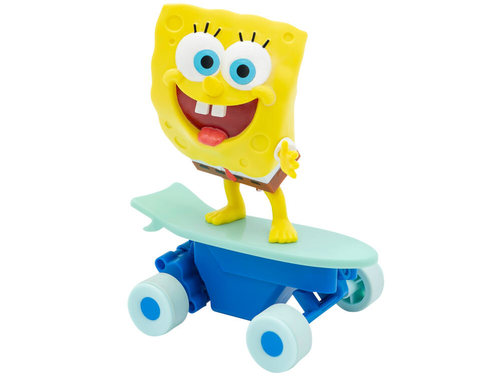 Figurka FUNRISE SpongeBob na deskorolce zdalnie sterowanej Zabawka RC SpongeBob Surfer pokazana pod kątem z prawej strony na białym tle. Figurka ma szeroki uśmiech, wielkie niebieskie oczy i charakterystyczny strój z brązowymi spodniami oraz czerwonym krawatem.