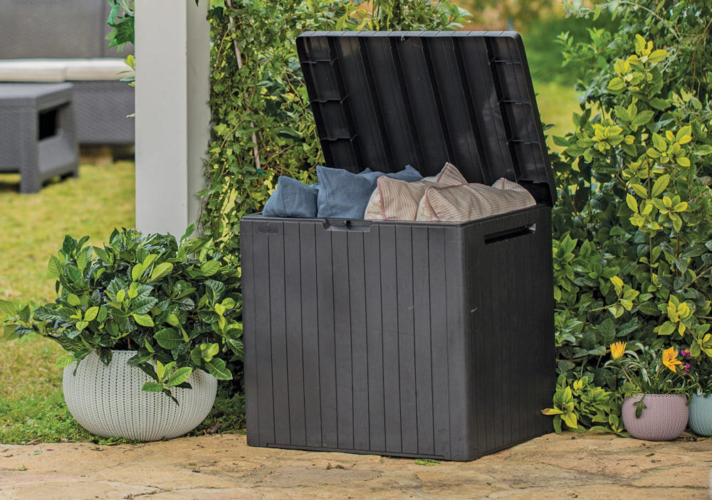 Skrzynia ogrodowa KETER City Storage Box 113l Brązowy z wysokiej jakości polipropylen imituje naturalne drewno nie wymaga konserwacji system JUST CLICK AND GO montaż na zatrzaski