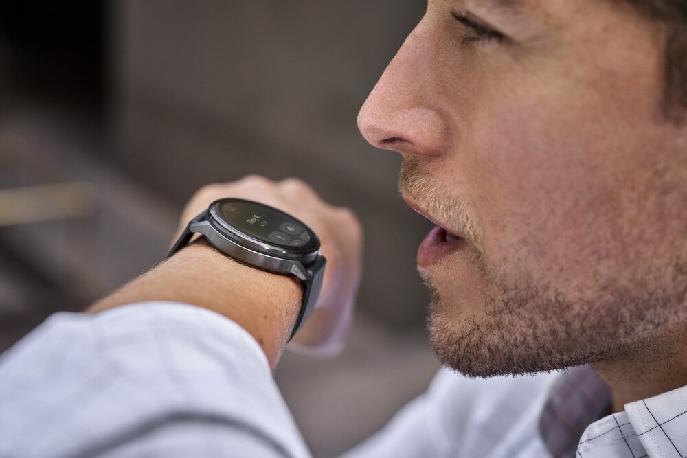 Zegarek sportowy GARMIN Venu 4 odbieranie i wykonywanie połączeń Wbudowany mikrofon i głośnik 