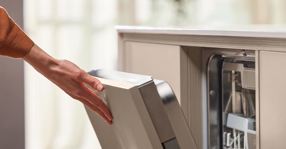 Zmywarka MIELE G 5450 SCVi zdjęcie lifestyle Łatwe otwieranie i zamykanie ComfortClose otwieranie zamykanie delikatne wygoda komfort drzwi zawiasy