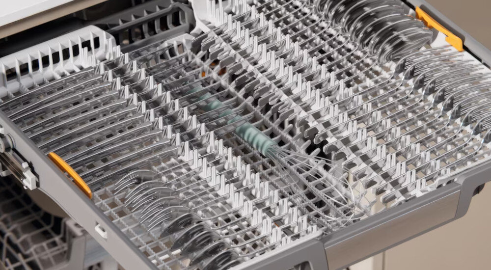 Zmywarka MIELE G 5450 SCVi zdjęcie lifestyle szuflada sztućce optymalizacja przestrzeni 3D MultiFlex minimalizacja ryzyka uszkodzeń