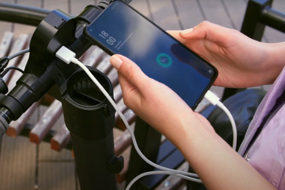 Hulajnoga elektryczna INDIANA ES700 Czarny 350W wejscie usb powerbank