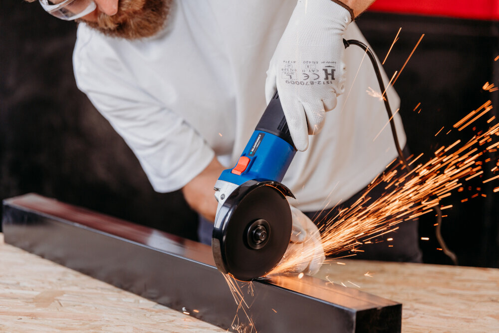 Szlifierka kątowa BLAUPUNKT AG4010 wszechstronne narzedzie do pracy w metalu drewnie tworzywach sztucznych wysoka moc precyzyjna praca