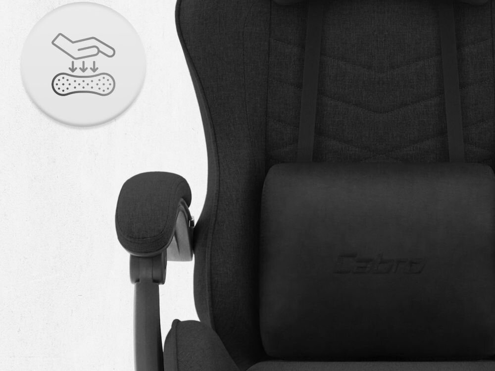 Fotel CABRO C500 Czarny Zbliżenie na oparcie i podłokietnik fotela z ikoną dłoni naciskającej miękką piankę wypełniającą fotel gamingowy z oddychającą tapicerką z tkaniny