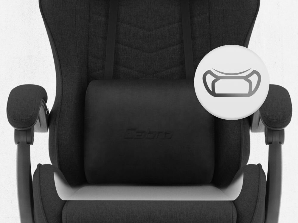 Fotel CABRO C500 Czarny Zbliżenie na siedzisko oraz poduszkę lędźwiową fotela gamingowego z logo marki i ikoną profilowanej poduszki fotel gamingowy z ergonomicznym siedziskiem z pianką