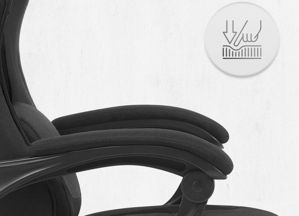 Fotel gamingowy CABRO C504 Czarny  Zbliżenie na miękki podłokietnik fotela z ikoną nacisku, podkreślającą komfort użytkowania i jakość wypełnienia fotel gamingowy z podłokietnikami z miękkimi padami