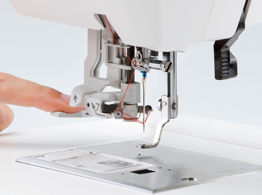 Hafciarka JANOME MC100E prowadzenie krok po kroku, uporządkowane działanie, bez ryzyka pomyłek