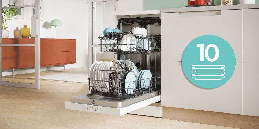 ZMYWARKA CANDY RAPIDO CF0C7SB0FW lifestyle kuchnia zabudowa infografika pojemność otwarta wnętrze kosze załadunek naczynia talerze szklanki szkło białe szafki Duża pojemność w wersji slim 10 kompletów naczyń kompaktowe wnętrze funkcjonalność