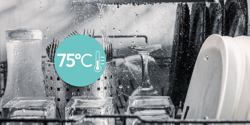 ZMYWARKA CANDY RAPIDO CF0C7SB0FW lifestyle infografika talerze szklanki szkło wnętrze woda naczynia wysoka temperatura eliminacja bakterii zarazków higiena butelki akcesoria dziecięce bezpieczeństwo