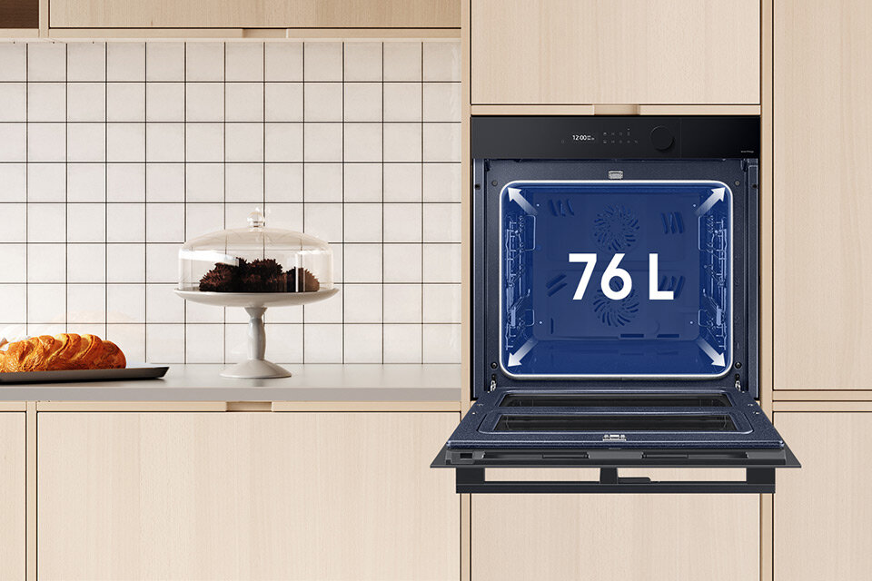 Zdjęcie piekarnika, który ma sporą pojemność, a jednocześnie bez problemu mieści się w kuchni Zdjęcie piekarnika, który ma sporą pojemność, a jednocześnie bez problemu mieści się w kuchni