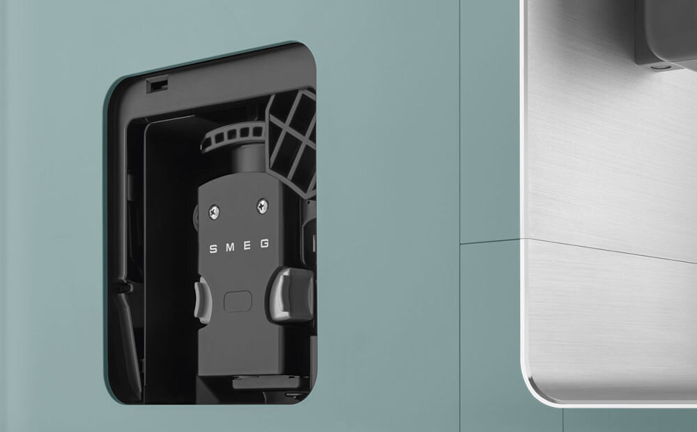 Ekspres SMEG BCC13EGMEU system grzewczy Thermoblock idealny aromat i smak ciśnienie 19 barów doskonała ekstrakcja pełny intensywny smak kawy wbudowany młynek do kawy śiwęzo zmielone ziarna 